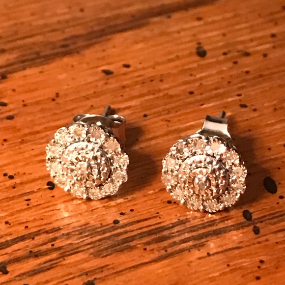 🎉2X HP🎉 💎💎🆕 Genuine Diamond & Sterling Silver Round Halo Stud Earrings💎💎 - Picture 5 of 9